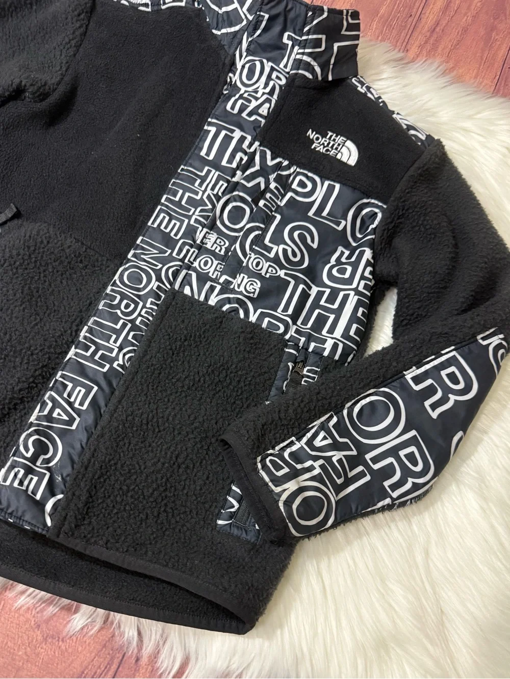 The North Face Black Sherpa Fleece Button Up Jacket - Boys Size M (10)